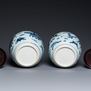 A pair of Chinese blue and white ‘antiquities’ jars with wooden covers, Kangxi — photo 8