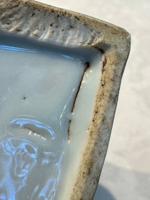 A pair of Chinese blue and white 'Antiquities' wall pocket vases, Kangxi — foto 13