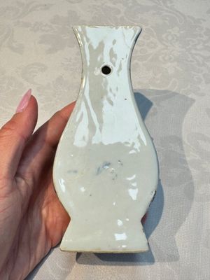 A pair of Chinese blue and white 'Antiquities' wall pocket vases, Kangxi — foto 18