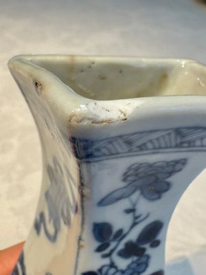 A pair of Chinese blue and white 'Antiquities' wall pocket vases, Kangxi — foto 23