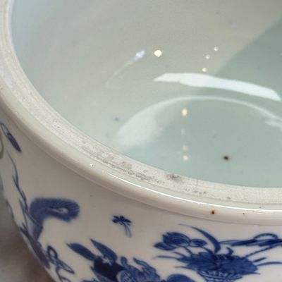 A pair of Chinese blue and white 'Antiquities' warming bowls with covers — photo 12