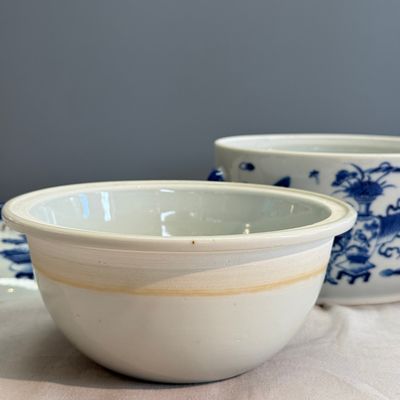 A pair of Chinese blue and white 'Antiquities' warming bowls with covers — photo 16