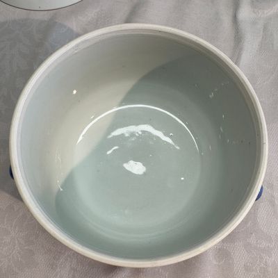 A pair of Chinese blue and white 'Antiquities' warming bowls with covers — photo 24