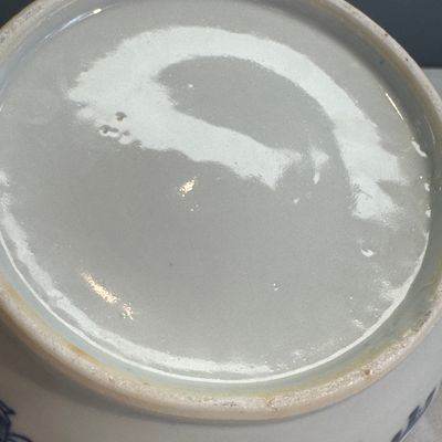 A pair of Chinese blue and white 'Antiquities' warming bowls with covers — photo 32