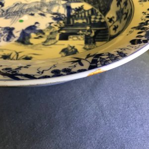 A pair of Chinese blue and white basins with figures in a garden, Yongzheng — 照片 12