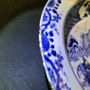 A pair of Chinese blue and white basins with figures in a garden, Yongzheng — 照片 14