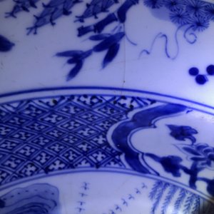 A pair of Chinese blue and white basins with figures in a garden, Yongzheng — 照片 20