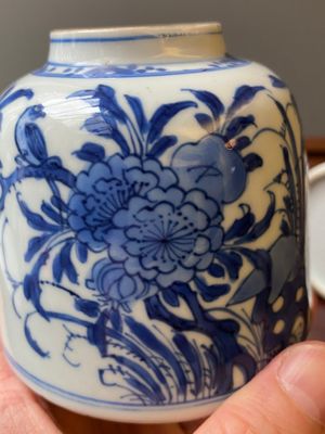 A pair of Chinese blue and white bell-shaped water pots, Kangxi — photo 8