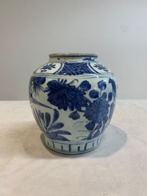 A pair of Chinese blue and white 'birds among blossoming branches' jars, Wanli — photo 13
