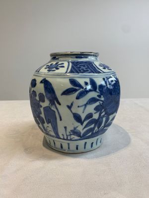 A pair of Chinese blue and white 'birds among blossoming branches' jars, Wanli — photo 14
