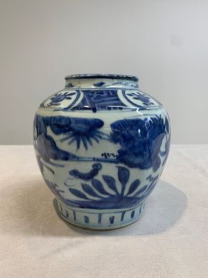A pair of Chinese blue and white 'birds among blossoming branches' jars, Wanli — photo 2