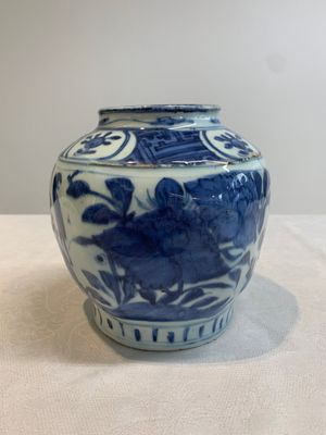 A pair of Chinese blue and white 'birds among blossoming branches' jars, Wanli — photo 4
