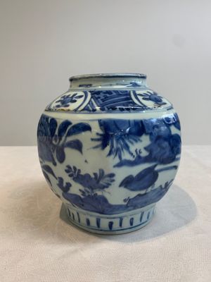 A pair of Chinese blue and white 'birds among blossoming branches' jars, Wanli — photo 5