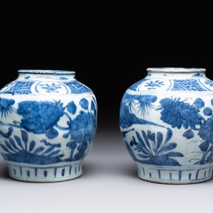 A pair of Chinese blue and white 'birds among blossoming branches' jars, Wanli — photo 4