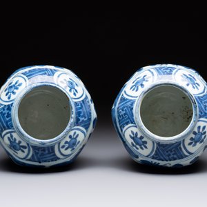 A pair of Chinese blue and white 'birds among blossoming branches' jars, Wanli — photo 5