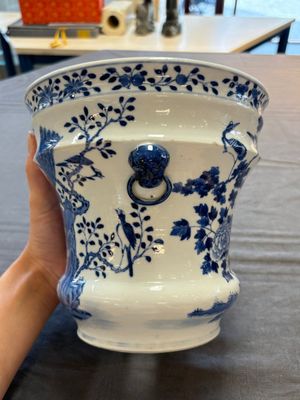 A pair of Chinese blue and white 'birds among flowering branches' jardinières, 19th C. — photo 8
