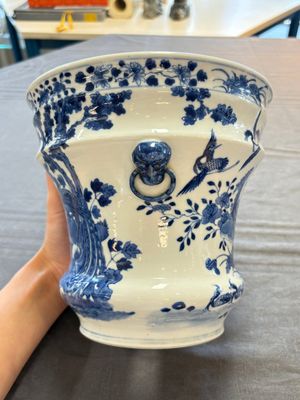 A pair of Chinese blue and white 'birds among flowering branches' jardinières, 19th C. — photo 10