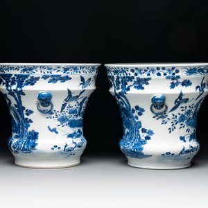 A pair of Chinese blue and white 'birds among flowering branches' jardinières, 19th C. — photo 3