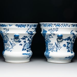 A pair of Chinese blue and white 'birds among flowering branches' jardinières, 19th C. — photo 4