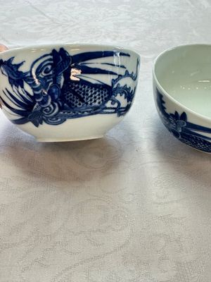 A pair of Chinese blue and white 'Bleu de Hue' bowls with phoenix and scroll design, Noi Phu 內府 mark, 19th C. — photo 1