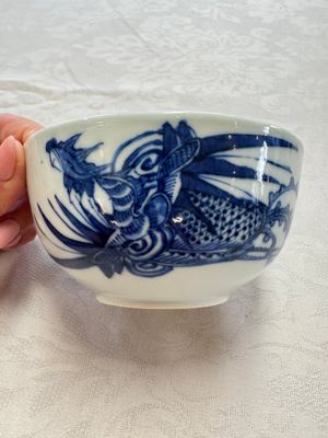 A pair of Chinese blue and white 'Bleu de Hue' bowls with phoenix and scroll design, Noi Phu 內府 mark, 19th C. — photo 3