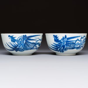 A pair of Chinese blue and white 'Bleu de Hue' bowls with phoenix and scroll design, Noi Phu 內府 mark, 19th C. — photo 2