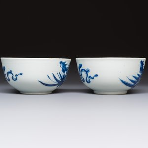 A pair of Chinese blue and white 'Bleu de Hue' bowls with phoenix and scroll design, Noi Phu 內府 mark, 19th C. — photo 5