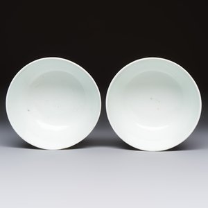 A pair of Chinese blue and white 'Bleu de Hue' bowls with phoenix and scroll design, Noi Phu 內府 mark, 19th C. — photo 6