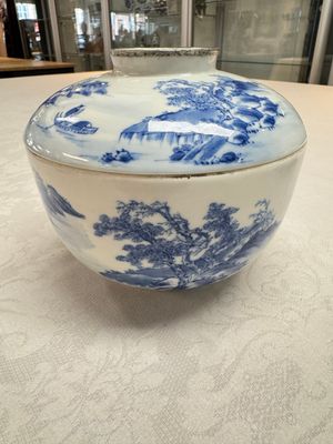 A pair of Chinese blue and white 'Bleu de Hue' covered bowls with landscape design, Phong Vu Quy Chu 風雨歸舟 marks, 19th C. — photo 24
