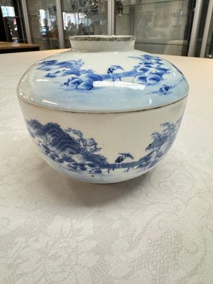 A pair of Chinese blue and white 'Bleu de Hue' covered bowls with landscape design, Phong Vu Quy Chu 風雨歸舟 marks, 19th C. — photo 25