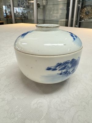 A pair of Chinese blue and white 'Bleu de Hue' covered bowls with landscape design, Phong Vu Quy Chu 風雨歸舟 marks, 19th C. — photo 5