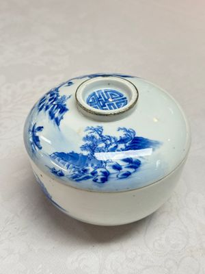A pair of Chinese blue and white 'Bleu de Hue' covered bowls with landscape design, Phong Vu Quy Chu 風雨歸舟 marks, 19th C. — photo 7