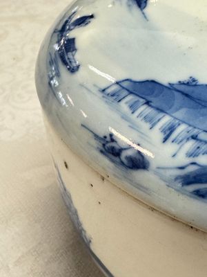 A pair of Chinese blue and white 'Bleu de Hue' covered bowls with landscape design, Phong Vu Quy Chu 風雨歸舟 marks, 19th C. — photo 9