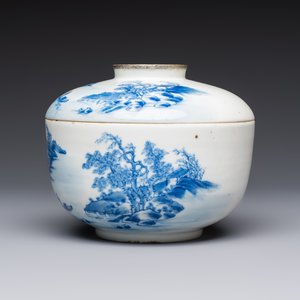 A pair of Chinese blue and white 'Bleu de Hue' covered bowls with landscape design, Phong Vu Quy Chu 風雨歸舟 marks, 19th C. — photo 11