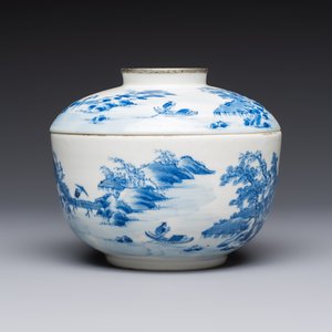 A pair of Chinese blue and white 'Bleu de Hue' covered bowls with landscape design, Phong Vu Quy Chu 風雨歸舟 marks, 19th C. — photo 2