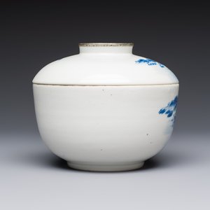 A pair of Chinese blue and white 'Bleu de Hue' covered bowls with landscape design, Phong Vu Quy Chu 風雨歸舟 marks, 19th C. — photo 4