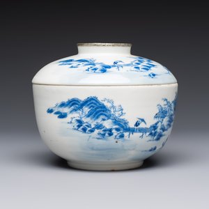 A pair of Chinese blue and white 'Bleu de Hue' covered bowls with landscape design, Phong Vu Quy Chu 風雨歸舟 marks, 19th C. — photo 5