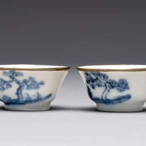 A pair of Chinese blue and white 'Bleu de Hue' cups with calligraphy for the Vietnamese market, 19th C. — foto 2