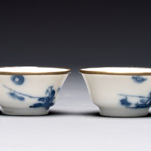 A pair of Chinese blue and white 'Bleu de Hue' cups with calligraphy for the Vietnamese market, 19th C. — foto 4