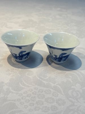 A pair of Chinese blue and white 'Bleu de Hue' cups with zodiac animals, Noi Phu 內府 mark, 19th C. — foto 1