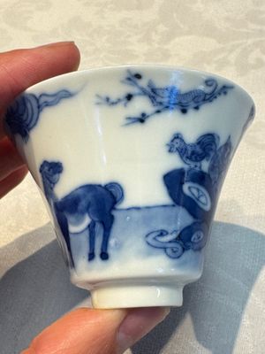 A pair of Chinese blue and white 'Bleu de Hue' cups with zodiac animals, Noi Phu 內府 mark, 19th C. — foto 16