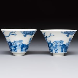 A pair of Chinese blue and white 'Bleu de Hue' cups with zodiac animals, Noi Phu 內府 mark, 19th C. — foto 3
