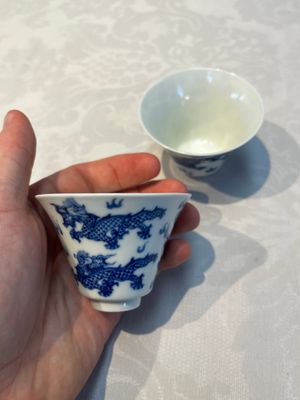 A pair of Chinese blue and white 'Bleu de Hue' 'Dragon' cups, Nhuoc Tham Tran Tang 若深珍藏 mark, 19th C. — photo 1