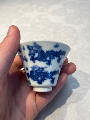 A pair of Chinese blue and white 'Bleu de Hue' 'Dragon' cups, Nhuoc Tham Tran Tang 若深珍藏 mark, 19th C. — photo 12