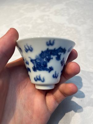A pair of Chinese blue and white 'Bleu de Hue' 'Dragon' cups, Nhuoc Tham Tran Tang 若深珍藏 mark, 19th C. — photo 13