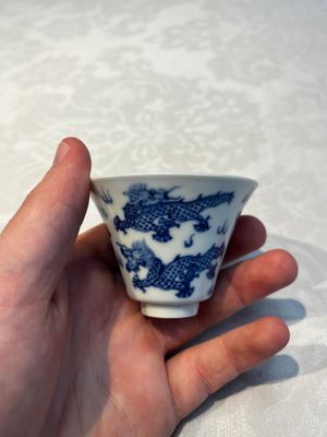 A pair of Chinese blue and white 'Bleu de Hue' 'Dragon' cups, Nhuoc Tham Tran Tang 若深珍藏 mark, 19th C. — photo 4