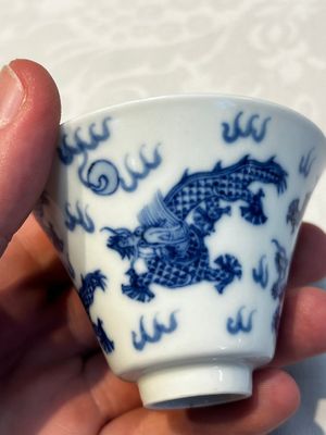 A pair of Chinese blue and white 'Bleu de Hue' 'Dragon' cups, Nhuoc Tham Tran Tang 若深珍藏 mark, 19th C. — photo 8