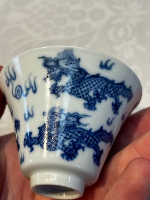 A pair of Chinese blue and white 'Bleu de Hue' 'Dragon' cups, Nhuoc Tham Tran Tang 若深珍藏 mark, 19th C. — photo 10