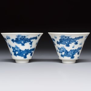 A pair of Chinese blue and white 'Bleu de Hue' 'Dragon' cups, Nhuoc Tham Tran Tang 若深珍藏 mark, 19th C. — photo 4