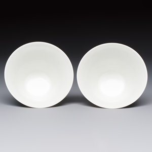 A pair of Chinese blue and white 'Bleu de Hue' 'Dragon' cups, Nhuoc Tham Tran Tang 若深珍藏 mark, 19th C. — photo 6